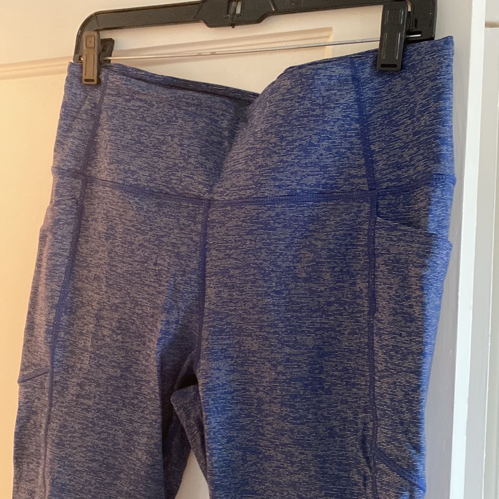 Athleta Leggings 23” Size Large w/Pockets